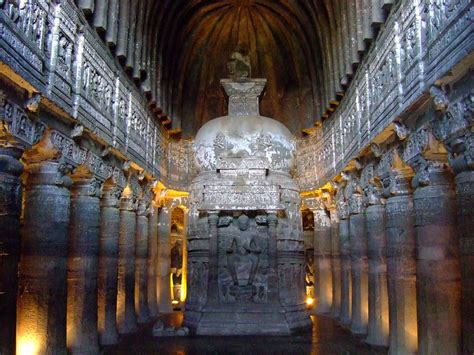 La construcción de la Pagoda de Ajanta; un monumento budista que refleja el esplendor artístico y la decadencia del Imperio Gupta. 